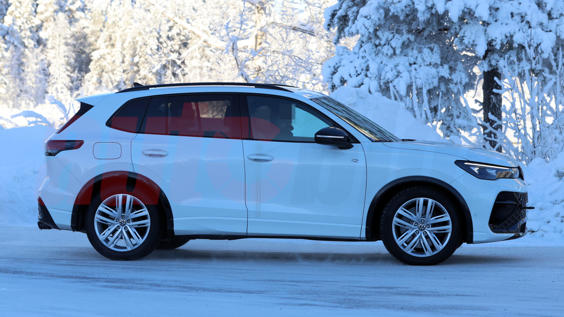 2027 Volkswagen Tiguan R spy shot